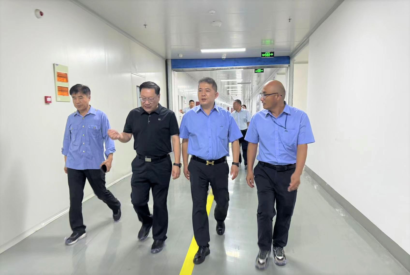 淮北市高新區(qū)管委會(huì)主任宋愚賢蒞臨安徽理士新能源考察調(diào)研1.jpg
